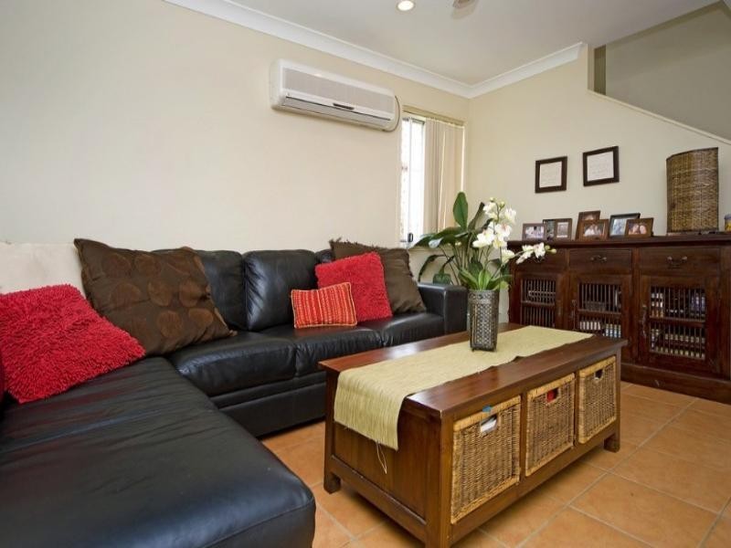 61/74 Universal Drive, Pacific Pines QLD 4211