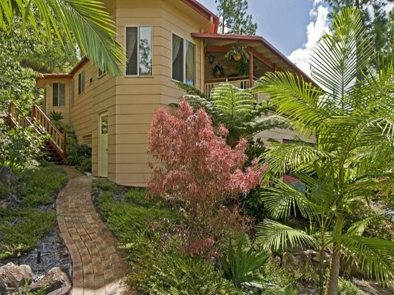 15 Bellona Court, Pacific Pines QLD 4211