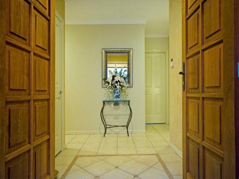 510 Oyster Cove Promenade, Helensvale QLD 4212