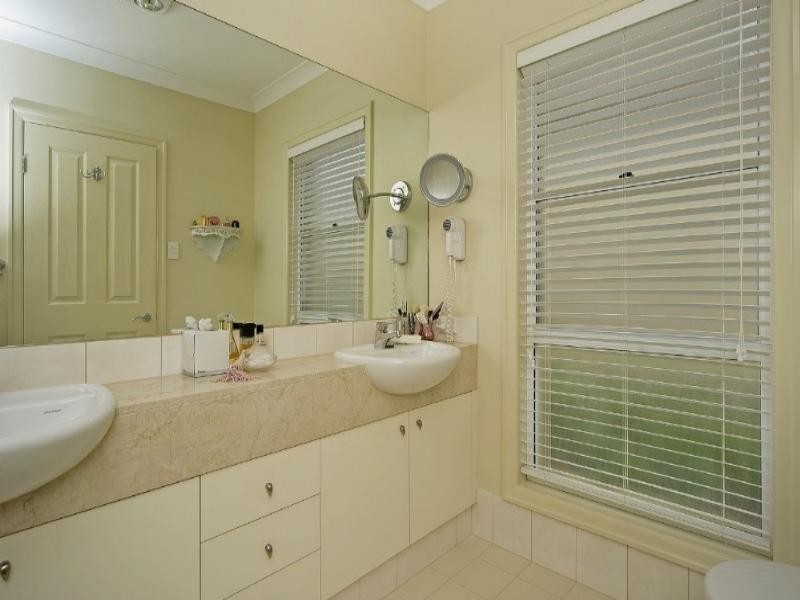 510 Oyster Cove Promenade, Helensvale QLD 4212