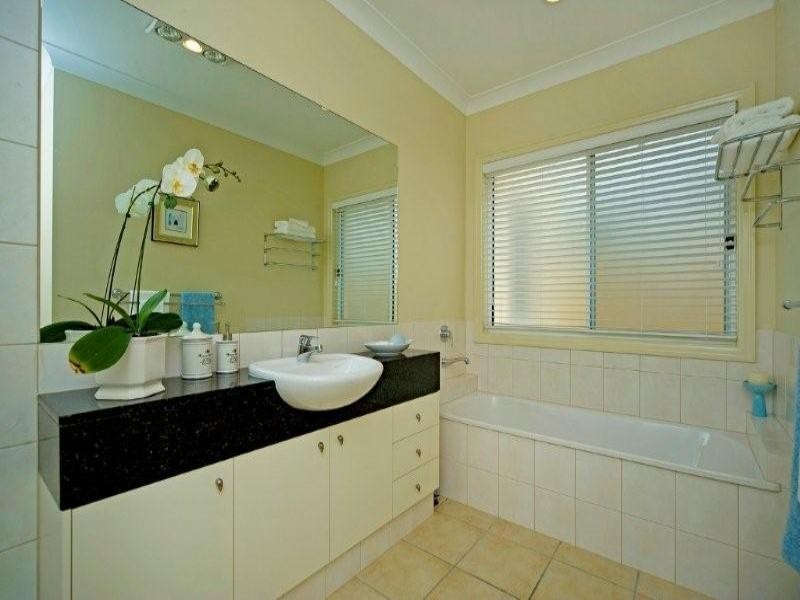 510 Oyster Cove Promenade, Helensvale QLD 4212