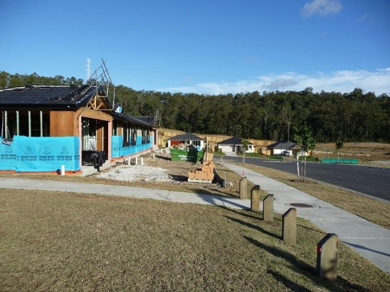 2/lot 594 Gascoyne Street, Pacific Pines QLD 4211