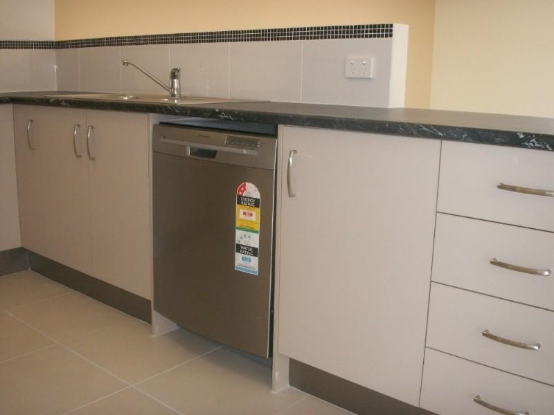 2/lot 594 Gascoyne Street, Pacific Pines QLD 4211