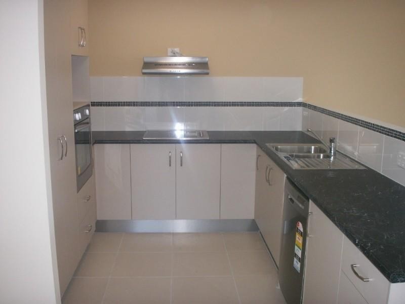 2/lot 594 Gascoyne Street, Pacific Pines QLD 4211