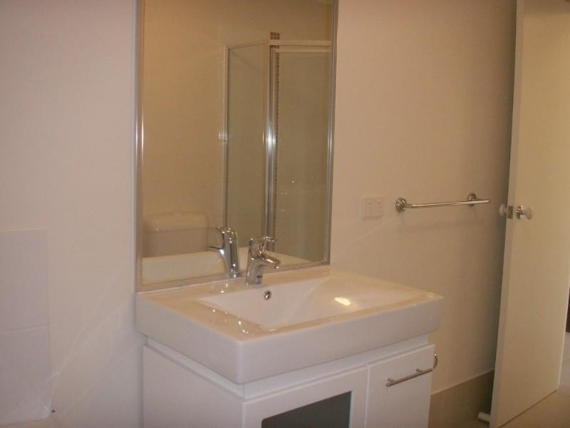 2/lot 594 Gascoyne Street, Pacific Pines QLD 4211