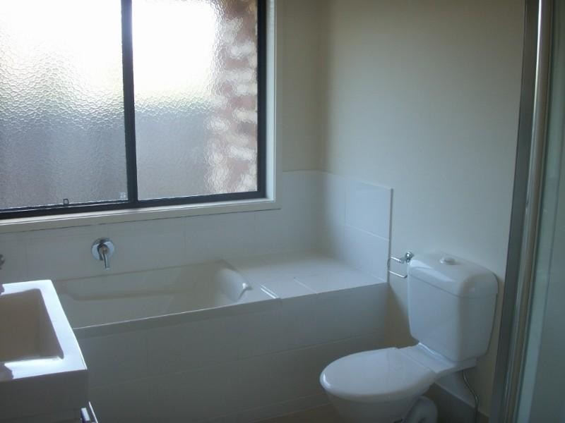 2/lot 594 Gascoyne Street, Pacific Pines QLD 4211