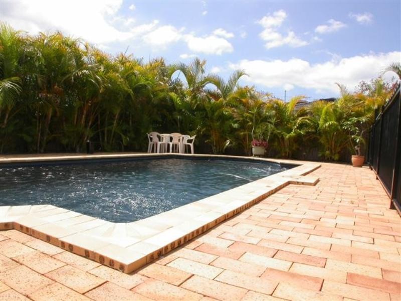 6 Rimatara Ri, Pacific Pines QLD 4211