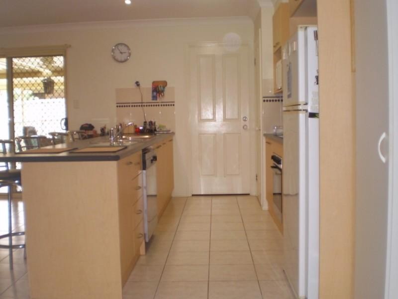 6 Rimatara Ri, Pacific Pines QLD 4211