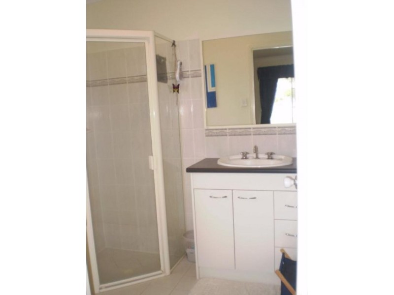 6 Rimatara Ri, Pacific Pines QLD 4211