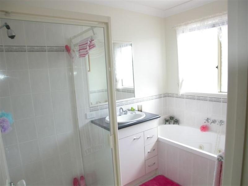 6 Rimatara Ri, Pacific Pines QLD 4211