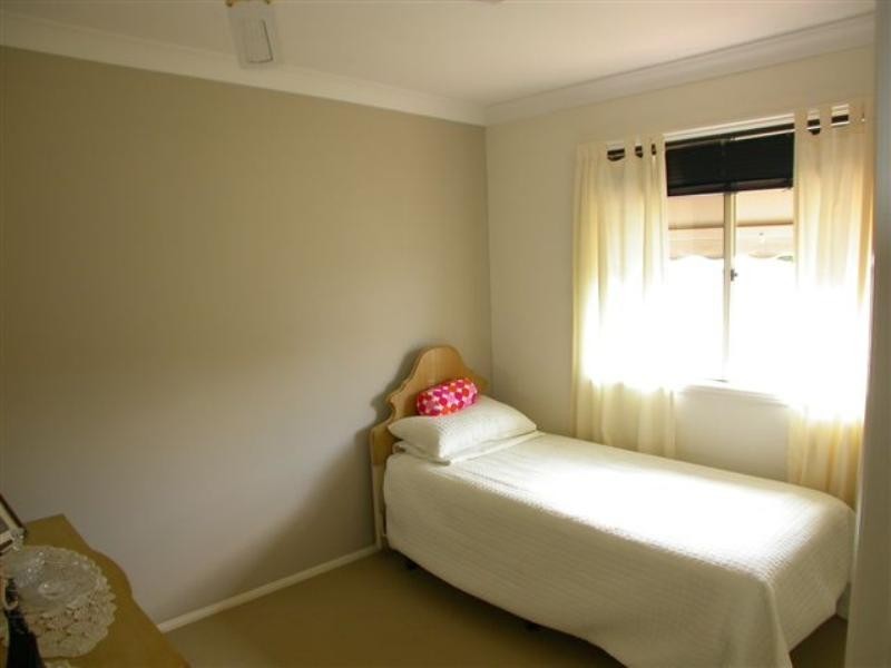 6 Rimatara Ri, Pacific Pines QLD 4211
