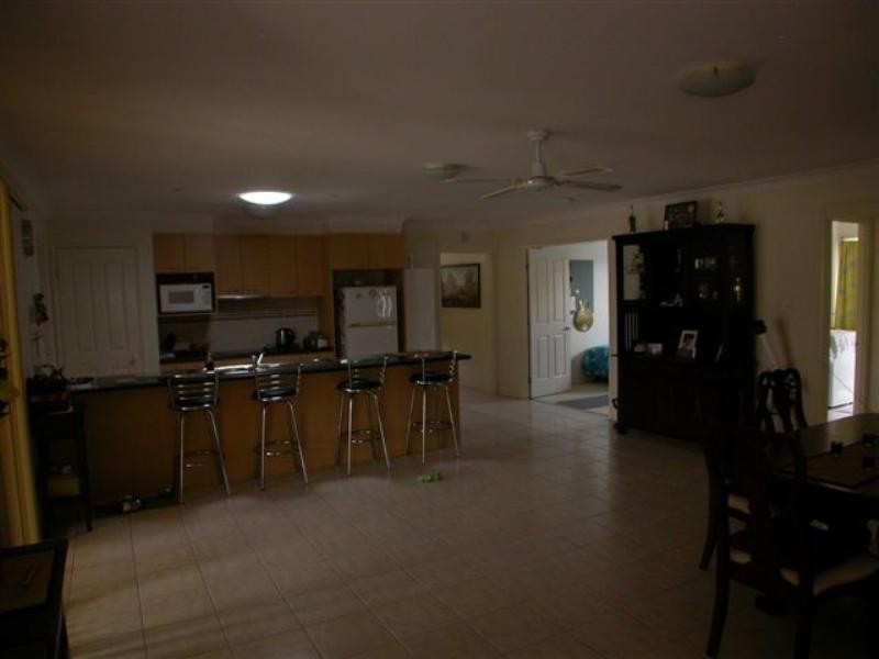 6 Rimatara Ri, Pacific Pines QLD 4211