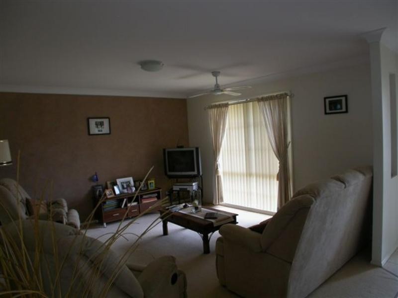 6 Rimatara Ri, Pacific Pines QLD 4211