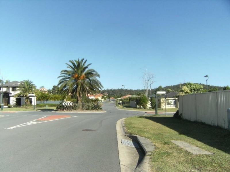 17 Golden Bear Drive, Arundel QLD 4214