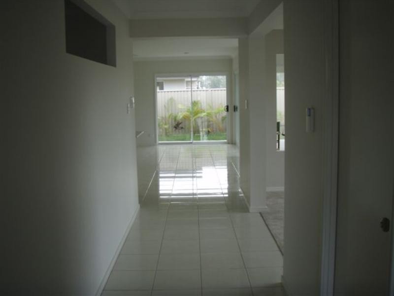 24 Iridium Drive, Hope Island QLD 4212