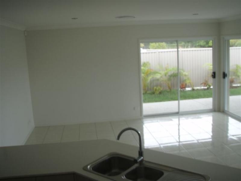 24 Iridium Drive, Hope Island QLD 4212
