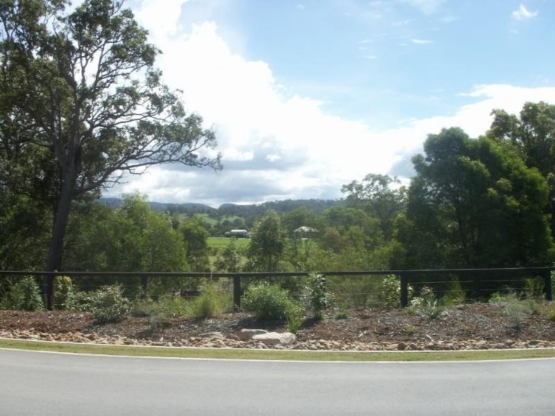 11 Greenacre Way, Maudsland QLD 4210