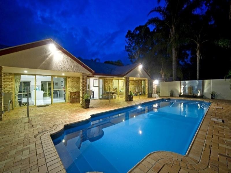 27 Warrego Way, Helensvale QLD 4212