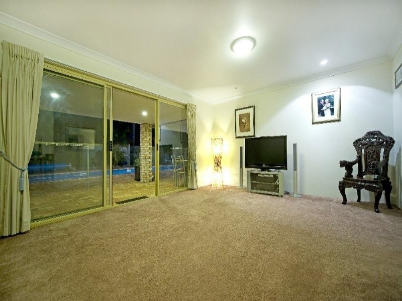 27 Warrego Way, Helensvale QLD 4212