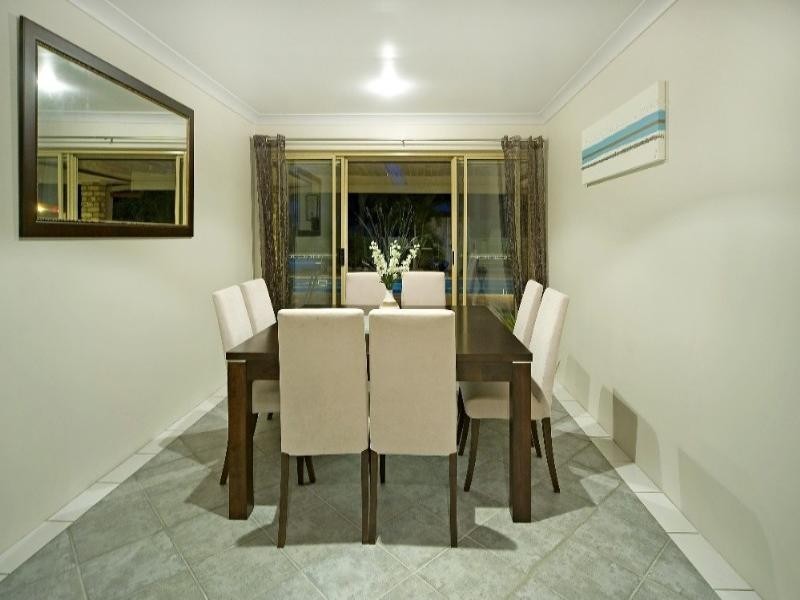 27 Warrego Way, Helensvale QLD 4212