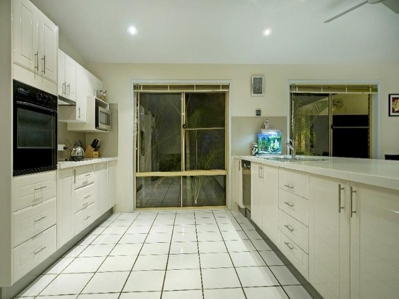 27 Warrego Way, Helensvale QLD 4212