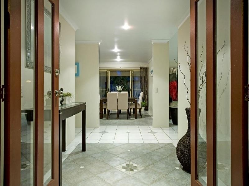 27 Warrego Way, Helensvale QLD 4212