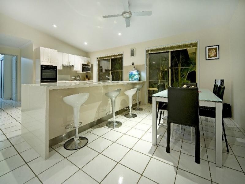 27 Warrego Way, Helensvale QLD 4212