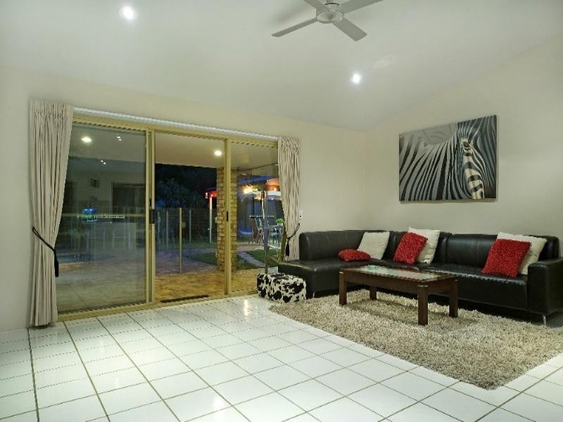 27 Warrego Way, Helensvale QLD 4212