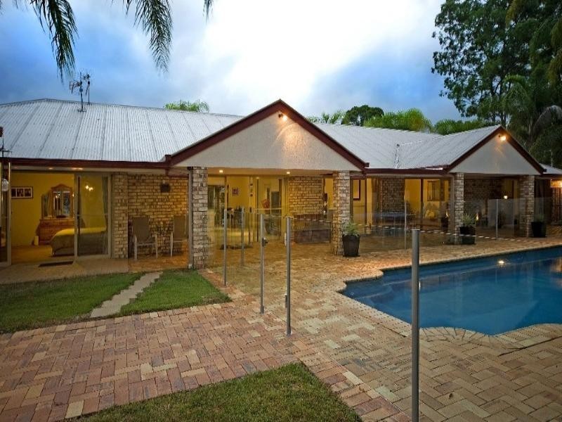 27 Warrego Way, Helensvale QLD 4212