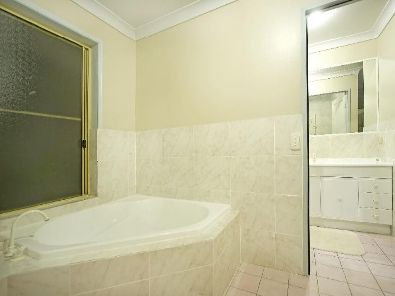 27 Warrego Way, Helensvale QLD 4212