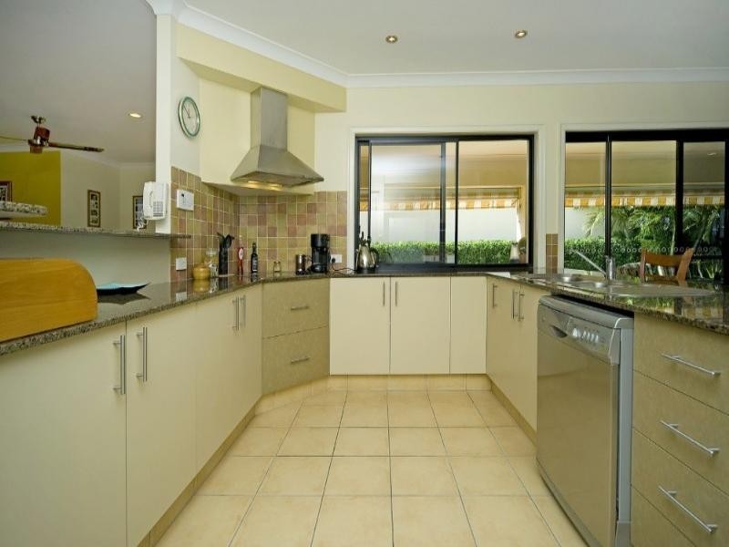 555 Oyster Cove Promenade, Helensvale QLD 4212