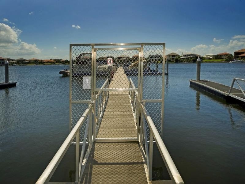 555 Oyster Cove Promenade, Helensvale QLD 4212
