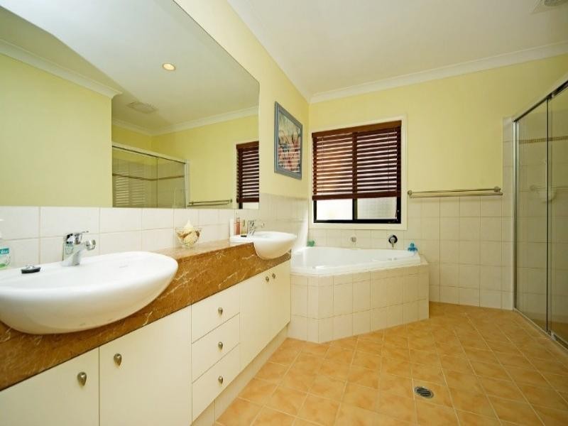 555 Oyster Cove Promenade, Helensvale QLD 4212