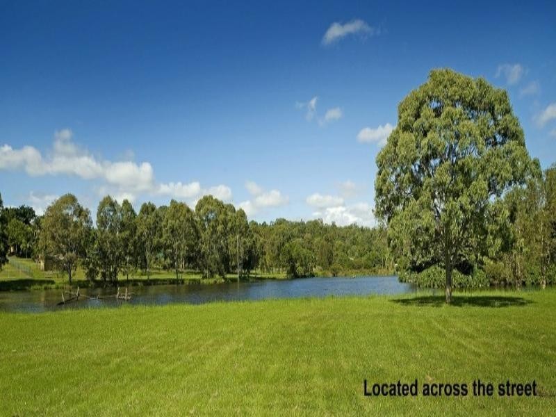 2 Roseapple Circuit, Oxenford QLD 4210