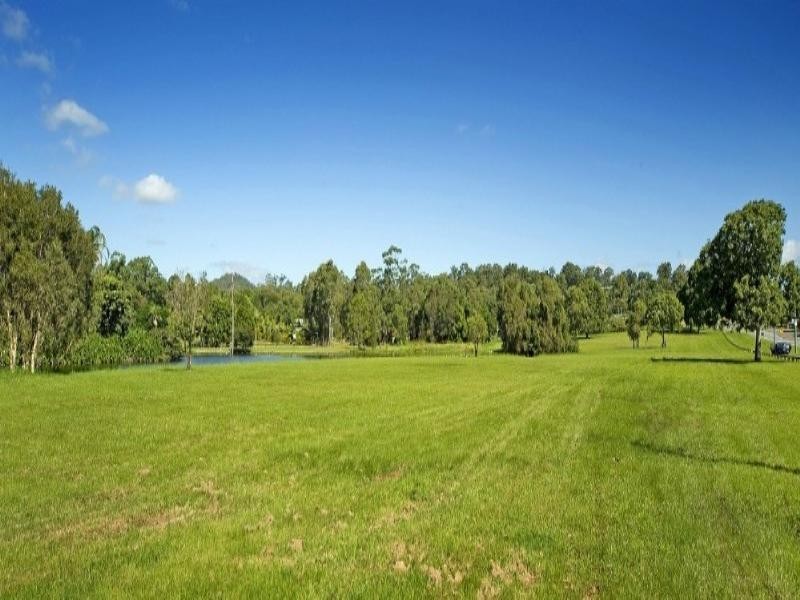 2 Roseapple Circuit, Oxenford QLD 4210