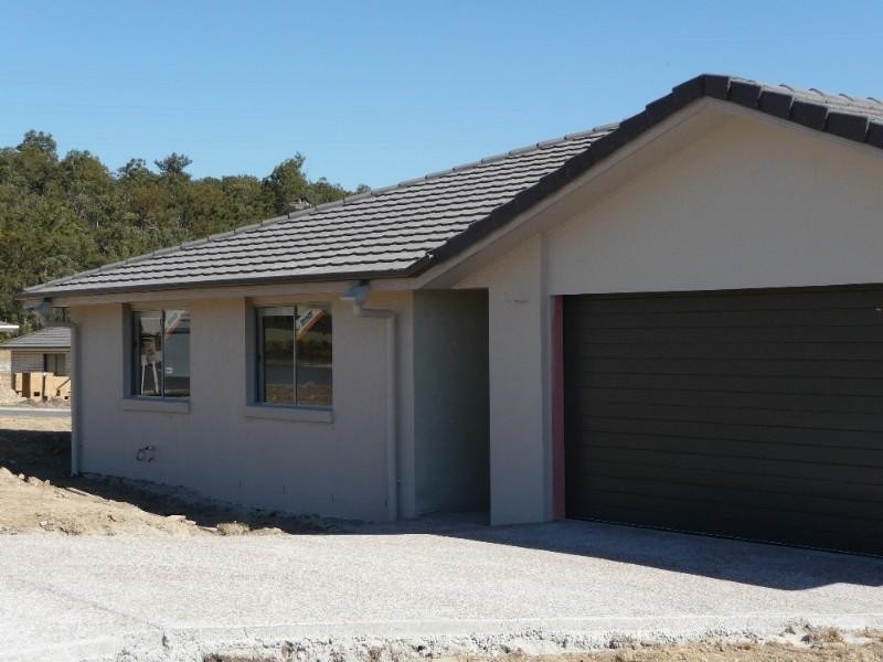 2/5 Gascoyne Street, Pacific Pines QLD 4211