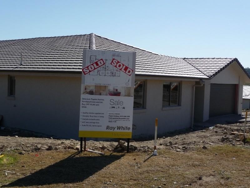 2/5 Gascoyne Street, Pacific Pines QLD 4211