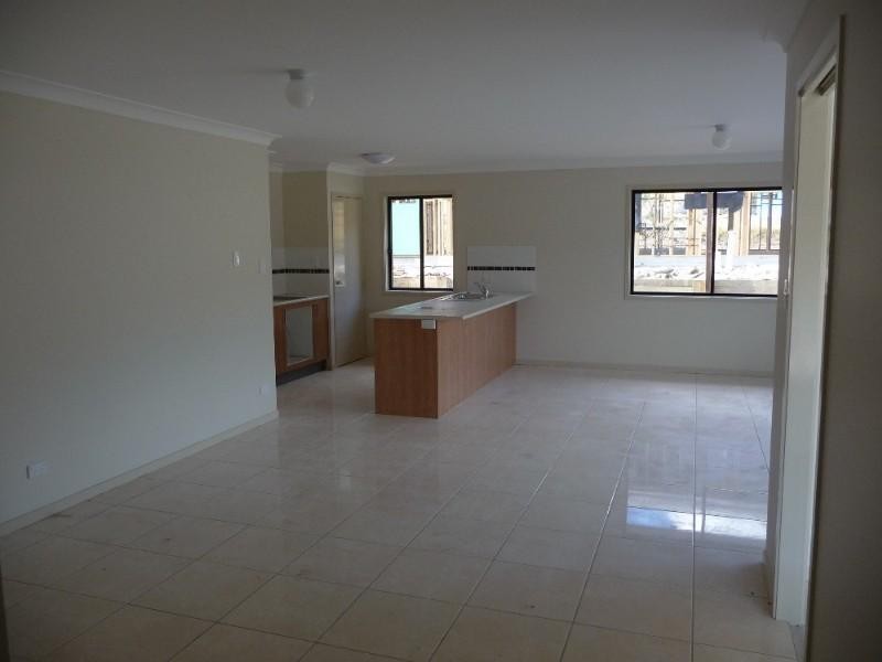 2/5 Gascoyne Street, Pacific Pines QLD 4211