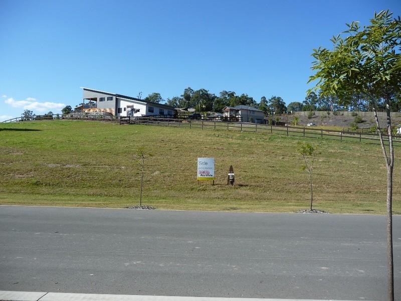 14 Greenacre Way, Maudsland QLD 4210