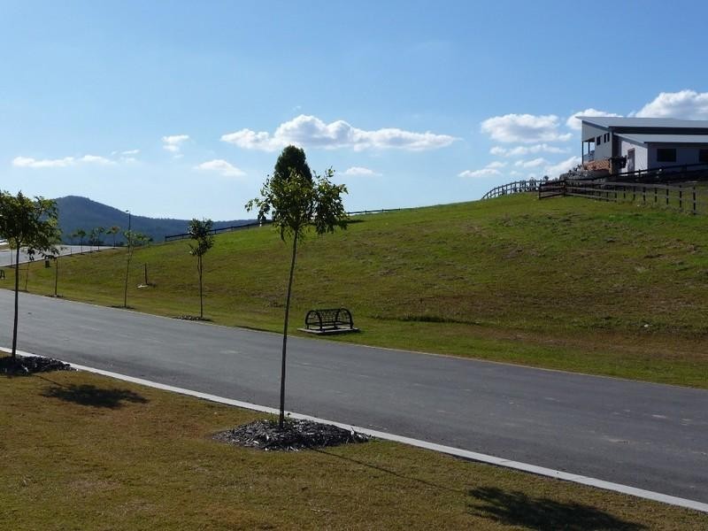 14 Greenacre Way, Maudsland QLD 4210