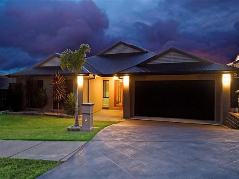 37 Angourie Crescent, Pacific Pines QLD 4211