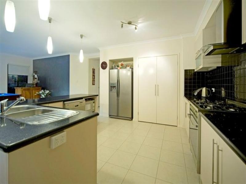 37 Angourie Crescent, Pacific Pines QLD 4211