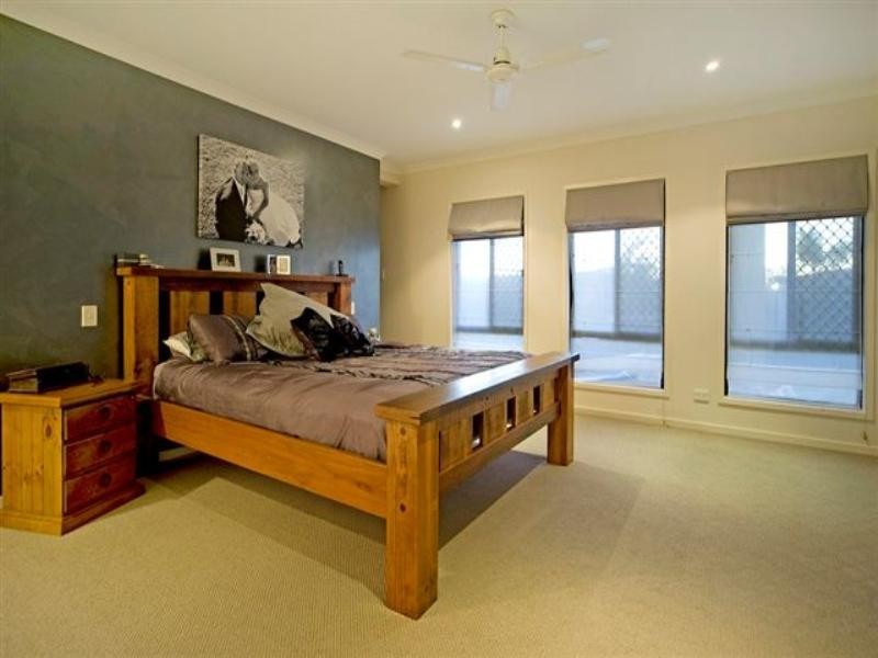 37 Angourie Crescent, Pacific Pines QLD 4211