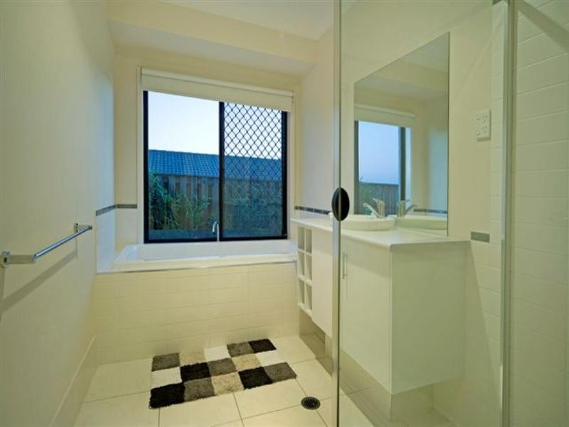 37 Angourie Crescent, Pacific Pines QLD 4211