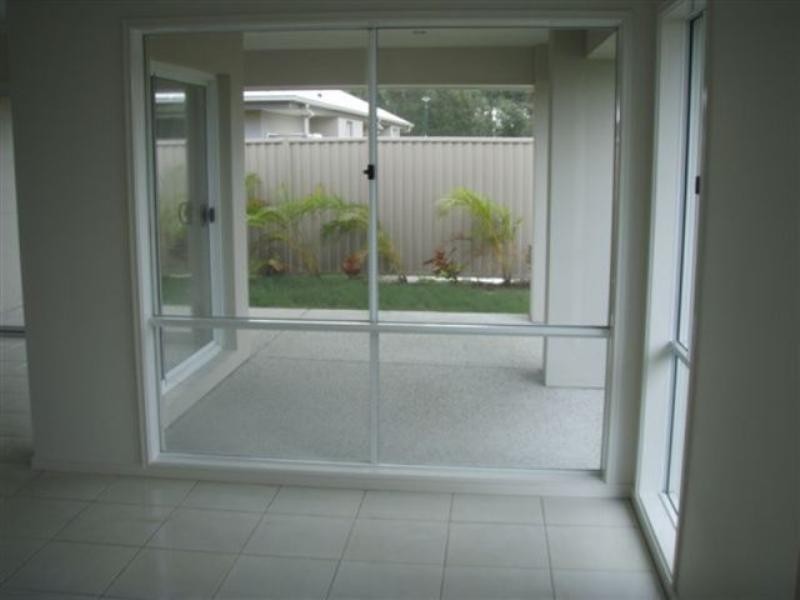 27 Rhodium Crescent, Hope Island QLD 4212