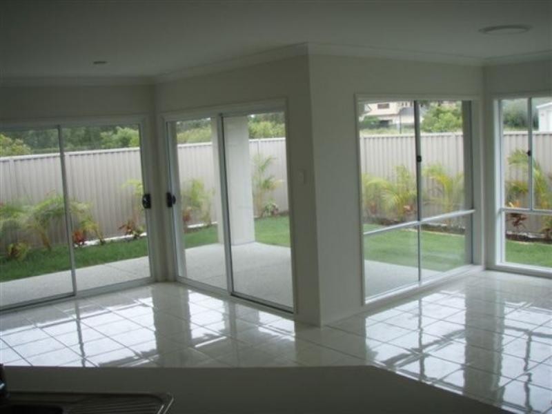 27 Rhodium Crescent, Hope Island QLD 4212