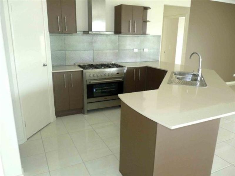 27 Rhodium Crescent, Hope Island QLD 4212