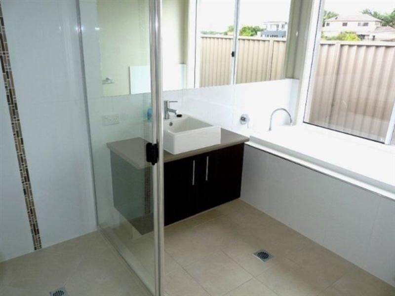 27 Rhodium Crescent, Hope Island QLD 4212