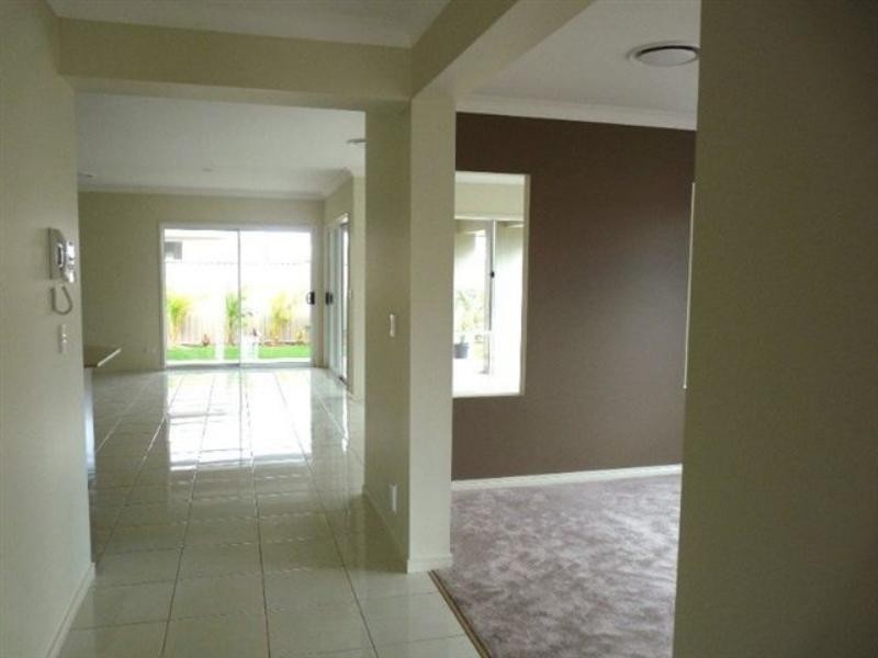 27 Rhodium Crescent, Hope Island QLD 4212