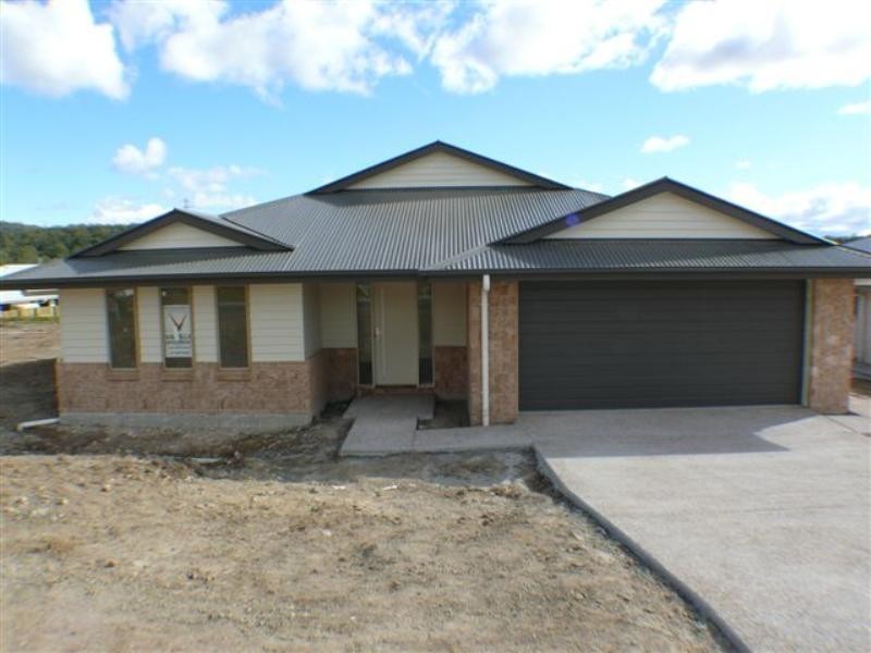 13 Farraday Crescent, Pacific Pines QLD 4211